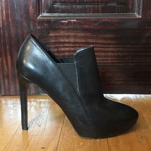 NINE WEST “Leandra” Heel ankle boots Size 8